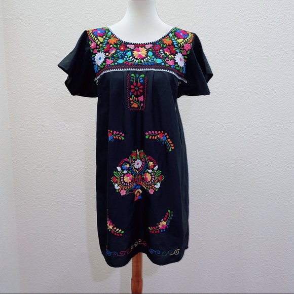 Dresses & Skirts - NWOT Mexican Embroidered Dress